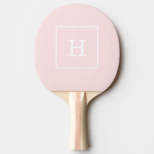 Ljust rosa inledande monogram för vit ram pingisracket