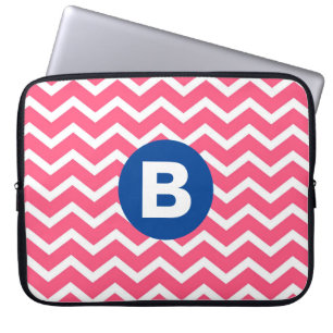 Ljust rosa och vit chevronmönster monogram laptop fodral