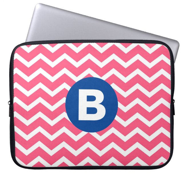 Ljust rosa och vit chevronmönster monogram laptop fodral (Framsidan)