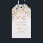 Ljust rosa ro, modernt kalligrafi-skript bröllop presentetikett<br><div class="desc">Vår elegant boho blommigt guld glitter-sage eucalyptus bröllop-stationär utstrålar sofistikering och charm, perfekt för par som söker en blandning av naturskönhet och glamorösa accenter för sin speciella dag. Den ömtåliga utformningen av blommigten, parad med subtila accenter från guld glitter och lugnande medel från eukalyptus inslag, skapar en förtjusande och storskalig...</div>