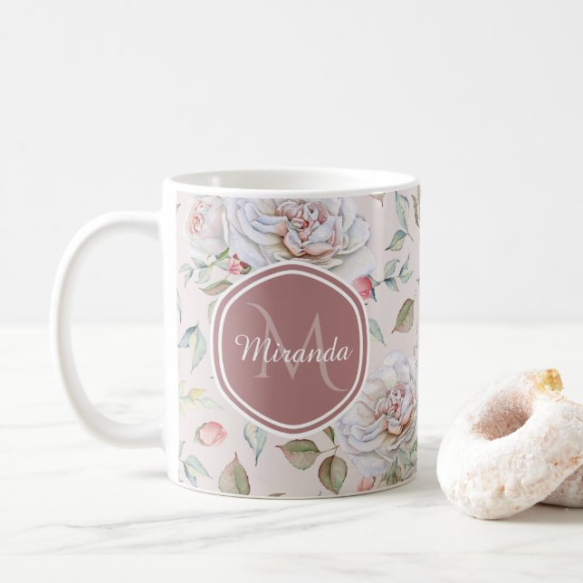 Ljust rosa rosmönster med monogram och namn kaffemugg (Med munk)