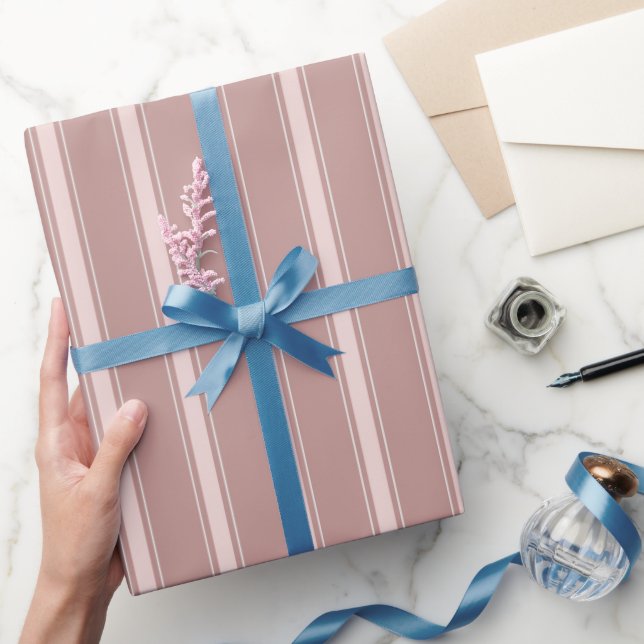 Ljust rosa taupe och blekrosa ränder presentpapper (Gifting)