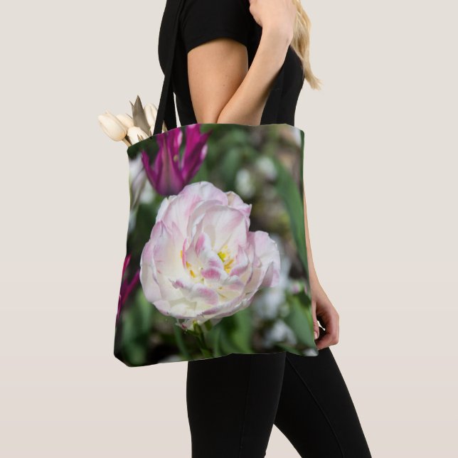 Ljust rosa tulpaner på en solig dag   tygkasse (Närbild)