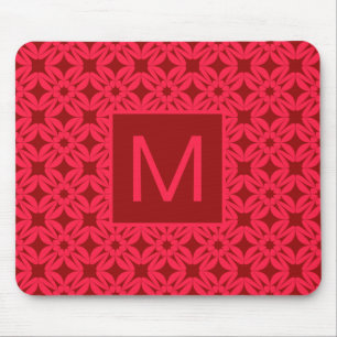 Ljust rött utsmyckat mönster med monogram musmatta