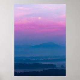 Ljusta moln och måne vid soluppgång poster