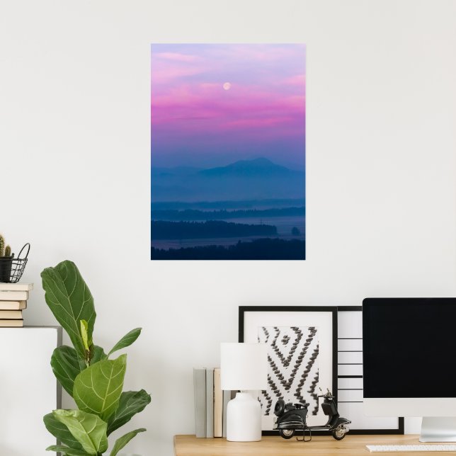 Ljusta moln och måne vid soluppgång poster (Hemmakontoret)