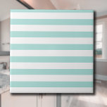 Ljusturkos och vitt vitt Vågrät, stripe Kakelplatta<br><div class="desc">Ljusturkos och vitt vitt Vågrät stripe.</div>