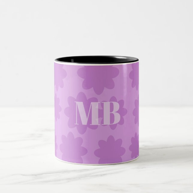 Ljusviolett blommigt, unikt monogram namn initiale Två-Tonad mugg (Center)