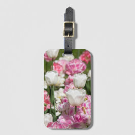 Ljusvita och rosa tulpaner på en solig dag bagagebricka