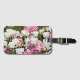 Ljusvita och rosa tulpaner på en solig dag bagagebricka
