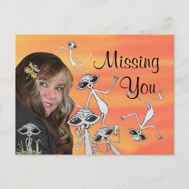LK och hennes Alien Friends som saknar ditt postko Vykort (Framsida)