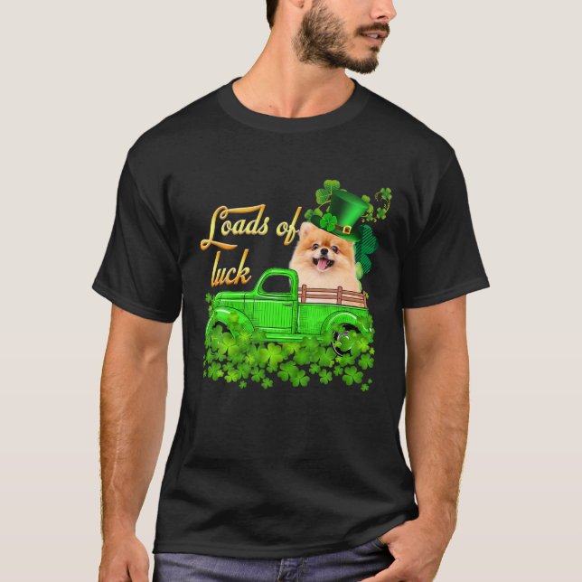 Loads Of Luck Truck Pomeranian St Patrick's Day T Shirt (Framsida)