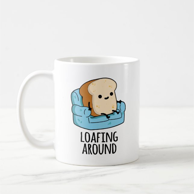 Loafing Around Funny Bread Pun Kaffemugg (Vänster)