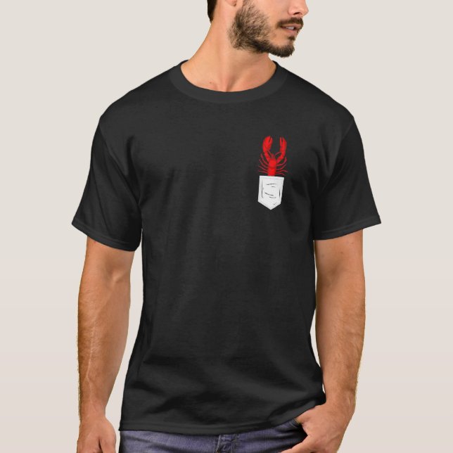 Lobster in Breast Pocket Crab in Chest Bag Crayfis T Shirt (Framsida)