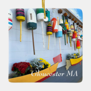 Lobsterbojar på ett byggnad i Gloucester MORSA Julgransprydnad Keramik