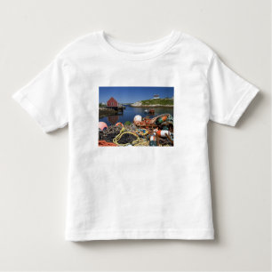 Lobsterpots, bojar och rep på dockan vid t-shirt