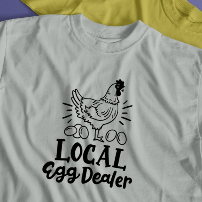 "Local Egg Dealer" lustigt kyckling T Shirt (Skapare uppladdad)