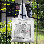 Locator för Columbus Kärlek | City Karta Bröllop V Tygkasse<br><div class="desc">En roligt till väskan för ett bröllop eller något annat tillfälle som tar ställe i den vackra staden Columbus, Ohio. Den här tälten har ett omkrets karta i stadskärnan i en ram med svart ram. På toppen står ett kort välkommet hälsning och stadens namn. På grund-sidan finns stadens latitud- och...</div>