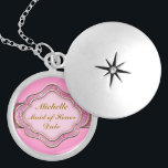 LOCKET för maid of honorGÅVASTERLING SILVER Silverpläterat Halsband<br><div class="desc">Den perfekta gåvan för din brudens sidaMAID OF HONOR detta härliga hänge är ett perfekt biet som betonar någon dräkt, och de kan ha på sig som den, flödar för evigt. .PINK härligt för detta ursnygga biet. Den underbara SPECIELLA GÅVAN FÖR DIN MAID OF HONOR i din brudens sida kommer...</div>