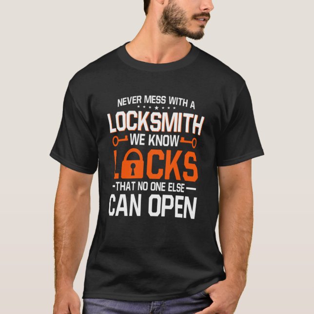 Locksmith Lock Picker Nyckel Maker Technician Lock T Shirt (Framsida)