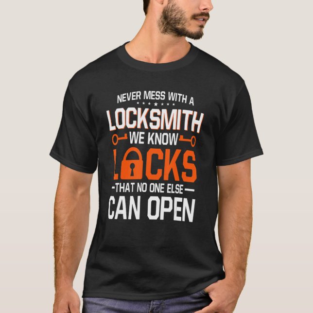 Locksmith Lock Picker Nyckel Maker Technician Lock T Shirt (Framsida)