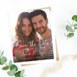 Lodrät Budget Photo-Handskrift Spara datum 3<br><div class="desc">** SATIN PAPPER ÄR PAPPERT. UPPGRADERA PAPPRA FÖR EN TEKER-PAPPER. HAR ETT ALTERNATIV FÖR ENVELOPES. *** Spara pengar på formella inbjudningar med denna mindre inbjudan som har ett alternativ för kuvert. Hämta redot för gästerna till bröllop med Lodrät Photo - Handwrite Spara datumkorten. Vill du ha en större version? Checka...</div>