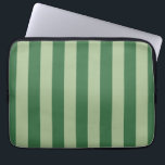 Lodrät Rand Forest Grönt Stripe Laptop Fodral<br><div class="desc">Lodrät Rand - grönt och grönt strandade mönster.</div>