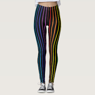Lodrät skisserad regnbågerandsvart leggings