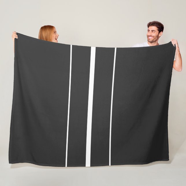 Lodrät Vit Tävla Rand på Mörk Grått Fleecefilt (På plats)