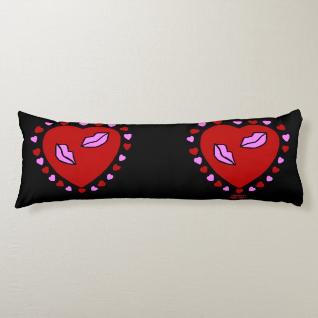 Loely Heart Kisses Body Pillow Kroppskudde (Framsidan)