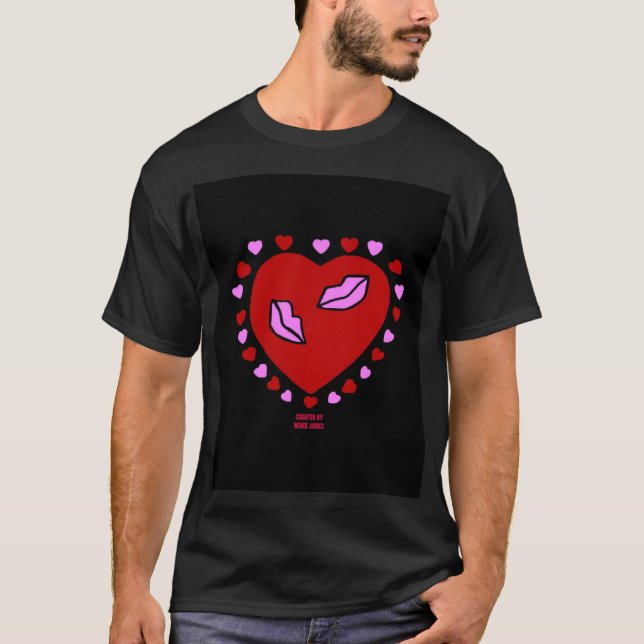 Loely Heart Kisses Manar Basic Black T Shirt (Framsida)