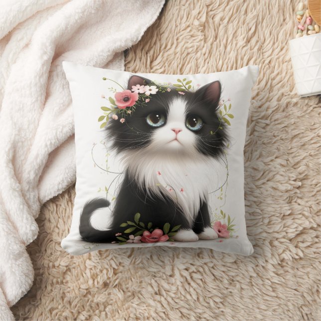 Loely Tuxedo Kitten med Flowers Dekorativ kudde (Filt)