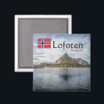 Lofoten Norge Magnet<br><div class="desc">Resefoto av Olstinden,  ett berg kusten i Lofoten i norra Norgen,  Skandinavien. Photo © Sebastian Mask.</div>