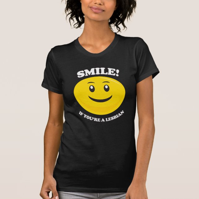 LOG SMIL OM DU ÄR LESBISK TEE SHIRT (Framsida)