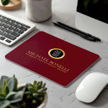 Logotyp av kardinalrött läder, lyxiga Guld-röding Musmatta<br><div class="desc">Förbättra arbetsytan med den här kardinalfärgstryck för röda läder som är designad för att kombinera stil och funktioner. Med en lyxig logotyp i guld och alternativet att lägga till två linjer anpassningsbar text är den här musknappen perfekt för att anpassa med ditt namn, ditt företag, ditt företag eller någon annan...</div>