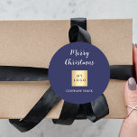 Logotyp för julblått företag runt klistermärke<br><div class="desc">En klassisk marin blå bakgrund. Anpassa och lägg till ditt företag,  din logotyp och en text. Text: God jul skrivet med ett modernt handbrev stil.</div>