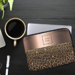 Logotyp leopard mönster brunbrons av metall laptop fodral<br><div class="desc">En elegant,  glamorös och feminin med brun och svart leopard mönster,  dekorerad med guldkonfetti. Ett stort faux bronze metallic tittar band. Mall för ditt eget företag,  företagets logotyp. Perfekt för en kvinnlig företagare!</div>