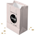 Logotyp Marknadsför  Rosa för företagskunder<br><div class="desc">Lägg till din egen logotyp och ditt eget textval till den här designen. Ta bort den övre eller nedre texten om du vill. Minimalistisk och professionell för att främja varumärkeslojalitet. Underbar för varumärkning av anställda eller som kampanjprodukt för dina kunder och kunder.</div>