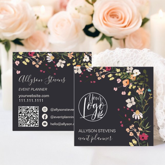 logotyp qr-kod för grått Boho blommigt-händelsepla Fyrkantigt Visitkort (Gray Boho floral event planner logo qr code Square Business Card)