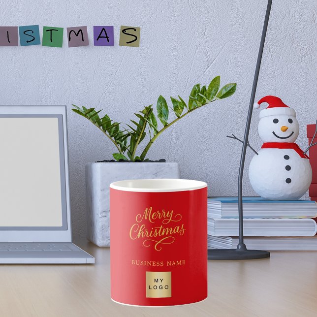 Logotypen för verksamheten i julröd guld kaffemugg (Skapare uppladdad)