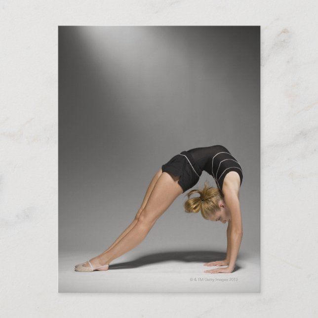 Löjning av kvinnlig gymnast, studioklipp 2 vykort (Framsida)