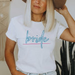 LOLA Neon Blue och Rosa 90s Bride Bachelorette T Shirt<br><div class="desc">Den här bruden som är på skjortan har ingen inspirerad ordalydelse och är perfekt för bruden på hennes bachelorette helg. Pair med något av de andra Lola neon-skjortalternativen för bachelorettgruppen för ett sammanhängande utseende. 💜 FÄRG ÄR REDIGERBART! Klicka på Redigera design om du vill ändra färgen.</div>