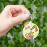 Lola Sitta Nyckelring<br><div class="desc">Lola Bunny är alltid redot att ha lite roligt. Den här bilden är perfekt för alla fläkt i Lola Bunny eller Looney Tunes. Hennes sassliga leende och sportiska attityder är ikoniska och skapar henne perfektens utformning för att anpassa allt från telefonfall till tote bags. Låt Lola lägga till lite charm...</div>