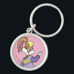 Lola TUNE SQUAD™ Varsity Heart Rund Silverfärgad Nyckelring<br><div class="desc">Sten den Tune Squad vibe med Lola! Bilden fångar hennes sportiska chic i hennes varierande jacka och håller upp en hjärtgest. Perfekt för vilken Looney Tunes fläkt som helst. Den här designen lägger till en aning lekfullt stil till dina Zazzle-skapelser. Anpassa allt från kläder till hemmabruk och visa upp kärlek...</div>