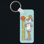 Lola's Basketball Spin Nyckelring<br><div class="desc">Önskar i stil med Lolas Basketball Spin! Den här dynamiska bilden fångar Lola Bunnys lekfulla anda när hon vrider en basketboll med skoningslös nåd. Hennes ikoniska och tillitsfulla inställning gör den här utformningen till en slam dunk för alla Looney Tunes fläkt. Anpassa din Zazzle-växel - från komitt till mugg som...</div>