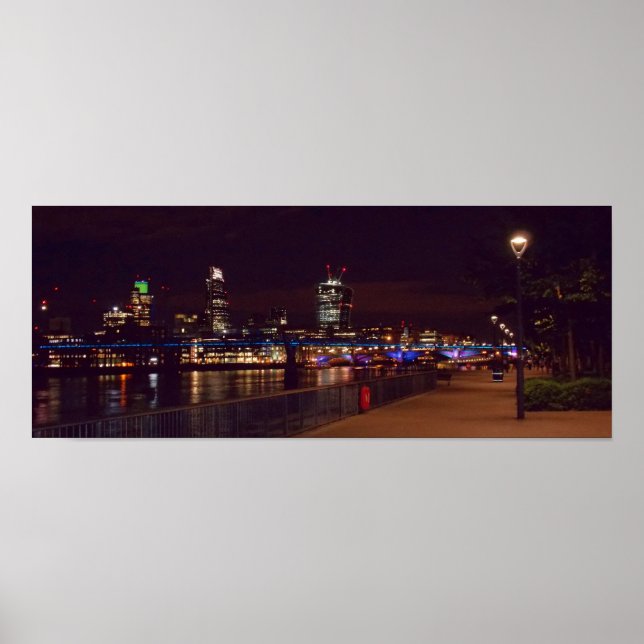 London Skyline & Millennium Bridge Poster (Framsidan)