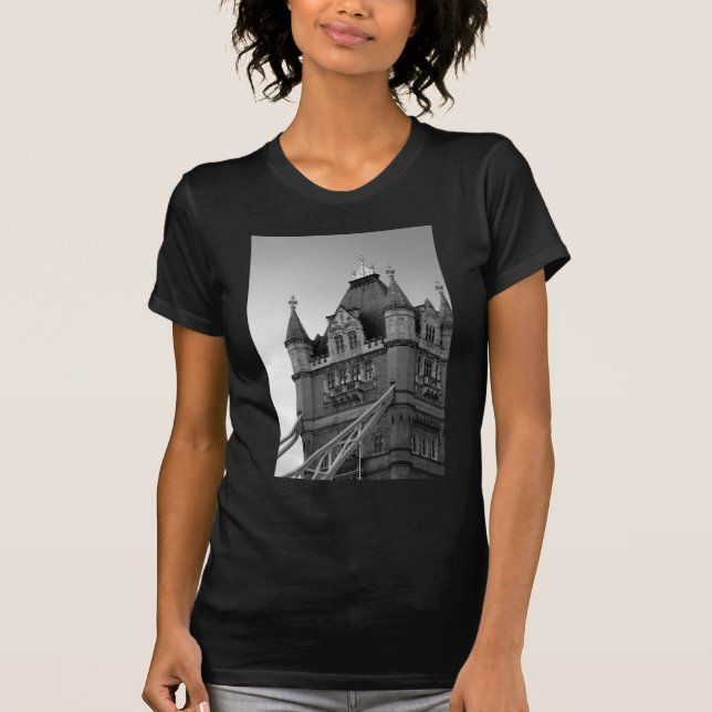 London Torn Bridge Close-up T Shirt (Framsida)