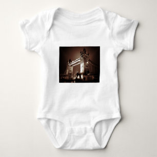 London Torn Bridge i natt T-shirt