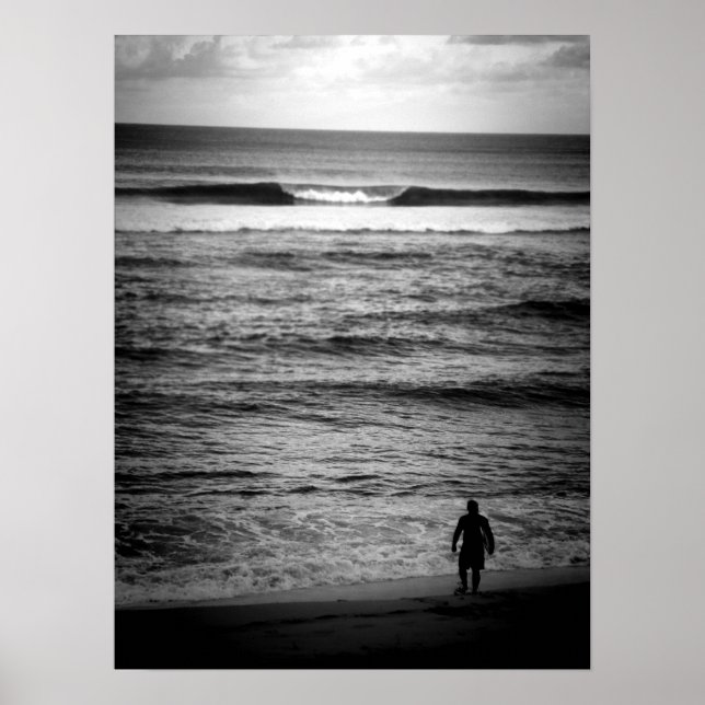 Lone Surfer B&W Poster (Framsidan)