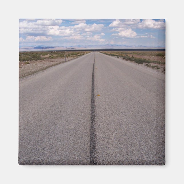 Loneliest Road in America Magnet (Framsidan)